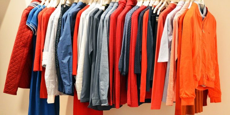 Szeroki wybór odzieży w sklepach internetowych